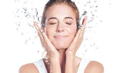 Hướng dẫn cách chăm sóc da mụn mùa hè