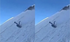 Clip: Trượt dài từ đỉnh núi cao 2.500m, nam du khách thoát nạn kỳ diệu