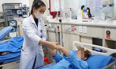 Nhập viện cấp cứu vì co giật, mất ý thức sau khi hít  "bóng cười "