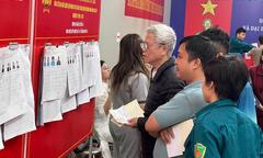 Cử tri Hà Nội phấn khởi thực trách nhiệm công dân, đặt trọn niềm tin vào những lá phiếu chọn người đủ đức, đủ tài