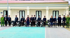 Lào Cai: 12 đối tượng lạng lách, mang hung khí bị triệu tập 