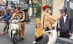 CSGT Hà Nội phát hiện hàng loạt người cao tuổi đi xe đạp có nồng độ cồn