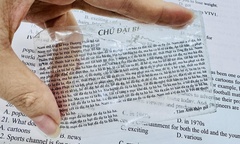 Hiểu lầm học sinh mang  "phao trong suốt ", cô giáo ngỡ ngàng khi biết sự thật