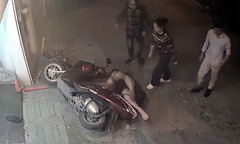 Làm rõ vụ nhóm người xông vào nhà, kéo người đàn ông ra đường hành hung