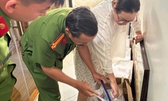 Clip: Công an khám xét nhà doanh nhân Nguyễn Ngọc Tiền ở TP.HCM, thu giữ nhiều tài liệu