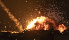 Iran phóng loạt tên lửa hạng nặng, xuyên thủng lưới phòng không Israel