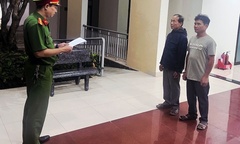 Phẫn nộ hành vi đồi bại của 2 gã hàng xóm với bé gái 13 tuổi