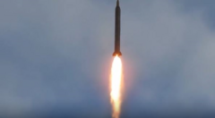 Clip: Iran phóng tên lửa dồn dập, tấn công đáp trả Mỹ và Israel