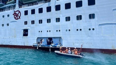 Media: Cấp cứu kịp thời 2 hành khách gặp nạn trên tàu du lịch nước ngoài