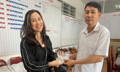 Nhân viên tàu SE1 trả tài sản hơn 100 triệu đồng cho nữ hành khách bỏ quên