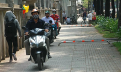 Danh sách 103 xe máy leo vỉa hè bị phạt nguội tại TP.HCM