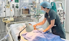 Bé trai 34 tháng tuổi suy gan, nhiễm trùng huyết vì uống thuốc hạ sốt quá liều