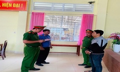 Bắt giám đốc công ty tổ chức sang chiết 212 bao đường cát không rõ nguồn gốc