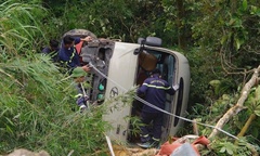 Công an điều tra vụ xe khách chở 29 người lao xuống vực ở Tam Đảo