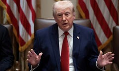 Ông Trump tuyên bố Mỹ muốn lấy dầu mỏ Iran, sẵn sàng kiểm soát đảo chiến lược