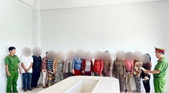 Tin tức pháp luật 24h: Bắt quả tang 14 người ở An Giang  "làm điều mờ ám " ở khu đất trống