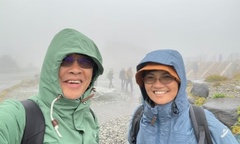 Cựu kỹ sư 66 tuổi mang theo di ảnh vợ chạy bộ 2.200 km, lý do phía sau gây xúc động