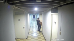 Nữ diễn viên 31 tuổi  "tố " bị xâm hại, camera ghi lại hình ảnh nghi phạm