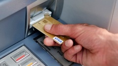 Chuyển tiền qua ATM mà không nhận được là lỗi gì?