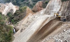 Sạt lở đất đá tại công trường, hai công nhân bị vùi lấp tử vong