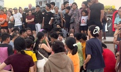 Rủ nhau đi tắm biển, một học sinh lớp 12 bị sóng cuốn trôi