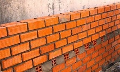 Nhà xây tường 10 có bị thấm không