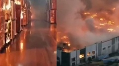 Bất mãn vì mức lương, nam nhân viên phóng hỏa đốt nhà kho