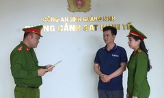 Khởi tố 2 mẹ con dùng axit acetic pha nước để sản xuất hơn 800 lít dấm giả