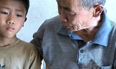 Cậu bé 9 tuổi để dành thịt ở trường mang về cho ông nội, sự thật phía sau khiến triệu người rơi lệ