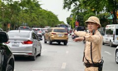 CSGT Hà Nội phân luồng, bảo đảm TTATGT cửa ngõ Thủ đô trong ngày đầu nghỉ lễ