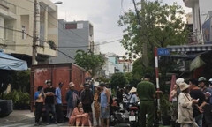 Tin tức tai nạn giao thông ngày 6/5: Ô tô con bị vò nát bươm, mẹ quỵ ngã bên thi thể con trai 15 tuổi 