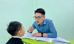 Góc nhìn chuyên gia về những đứa trẻ vẫn  "ôm lấy người làm đau mình ": Ám ảnh tâm lý, góc khuất đau lòng