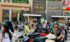 Hà Nội: Phụ huynh lăn tăn  "đứng đầu ngõ thấy trường " nhưng phân tuyến học cách nhà gần 3km
