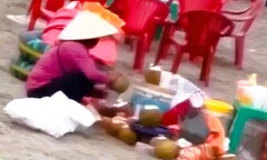 Diễn biến mới nhất vụ clip người phụ nữ gom nước dừa thừa ở Ninh Bình