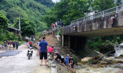 Tin tức tai nạn giao thông ngày 10/5/2026: Hiện trường xót xa người phụ nữ văng xa tử vong khi xe máy chui dưới gầm xe tải