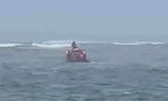 Tìm thuyền viên mất tích ngoài khơi cửa Gianh