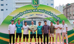 VFF trao Kỷ niệm chương cho HLV Guillaume Graechen sau gần 20 năm gắn bó với bóng đá trẻ Việt Nam