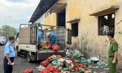 Hà Nội: Buộc tiêu hủy hơn 1 tấn nội tạng, thịt bò nhập lậu tại một hộ kinh doanh 