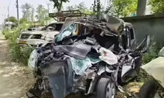 Ô tô mất lái đâm vào xe tải tại Ấn Độ, 4 người tử vong, nghi do tài xế ngủ gật