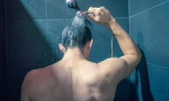 Cảnh báo thói quen dễ gây đột quỵ ngay sau khi đi nắng