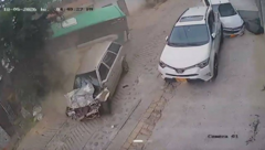 Camera giám sát ghi lại khoảnh khắc xe buýt đâm vào 4 ô tô khiến 17 người bị thương