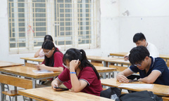 Hơn 390 thí sinh vắng mặt trong buổi thi Ngữ văn lớp 10 tại Hà Nội, 1 thí sinh mang điện thoại vào phòng thi