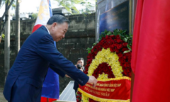 Tổng Bí thư, Chủ tịch nước Tô Lâm dâng hoa tưởng niệm Chủ tịch Hồ Chí Minh tại Philippines