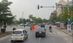 Đèn rẽ trái đỏ vẫn quay đầu xe, tài xế có bị phạt như lỗi vượt đèn đỏ?