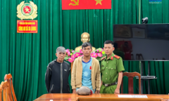 Phát hiện động vật có trong Sách Đỏ bò vào nhà, hai ông cháu giao nộp công an 