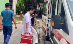 Nữ sinh ở Thanh Hóa vừa mổ ruột thừa, được bệnh viện bố trí xe cứu thương đưa đi thi lớp 10
