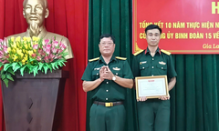Thiếu tá dũng cảm lao xuống dòng nước xiết cứu bé trai gặp nạn