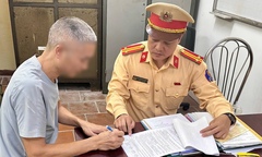Xác định danh tính tài xế xe tải làm rơi vãi đất ra đường Võ Chí Công
