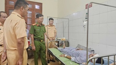 Thông tin mới nhất vụ Trung tá CSGT bị xe máy lao vào người khi đang làm nhiệm vụ