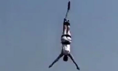 Thót tim cảnh dây bungee bất ngờ bị đứt, du khách rơi từ độ cao 30m xuống hồ